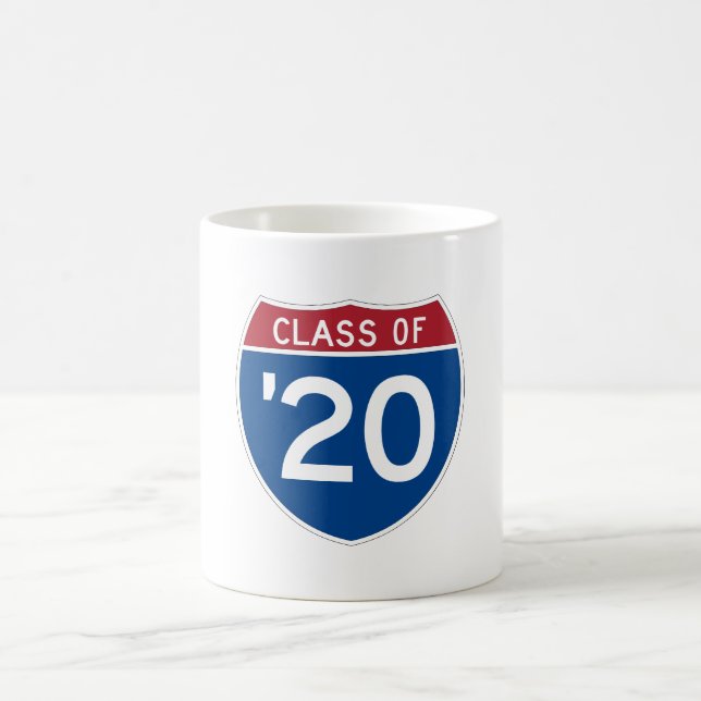 Stiliserat interstate-tecken | Klass 2020 Kaffemugg (Center)