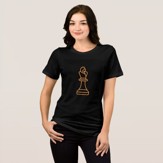 Stilized Chess Queen Illustration over Black T Shirt (Framsida Full)
