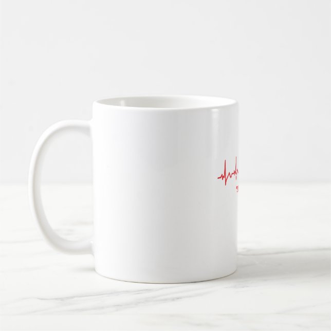 Still Alive – Minimal Heartbeat Dark Humor Design Kaffemugg (Vänster)
