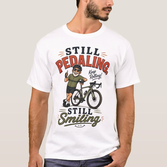 Still Pedaling, Still Smiling Old Man Cycling T Shirt (Framsida)
