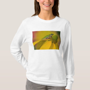 Stillahavsgroda på blommor i vår trädgård t shirt