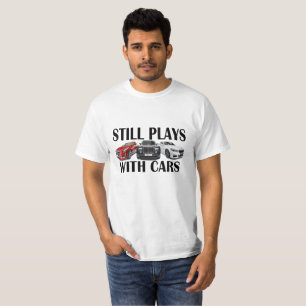 STILLBILDLEKAR MED BILROLIG TRÖJA. T SHIRT