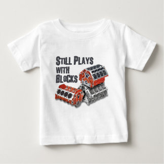 Stillbildlekar med kvarter t-shirt