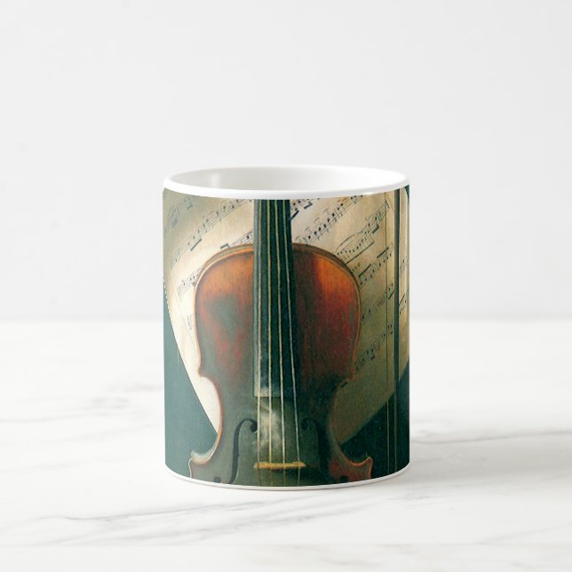 Stilleben med gammal violin av William Michael Har Kaffemugg (Center)