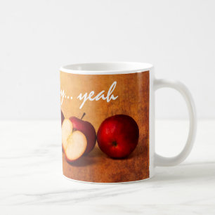 Stilleben med röda äpplen kaffemugg