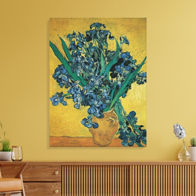 Stilleben med vas med irisar av Vincent van Gogh Canvastryck (Insitu (Vardagsrum))