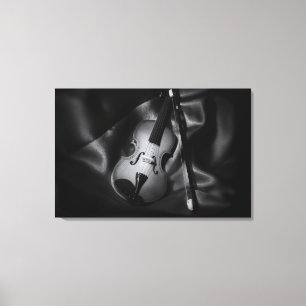 Stilleben svart-vit bild av en violin