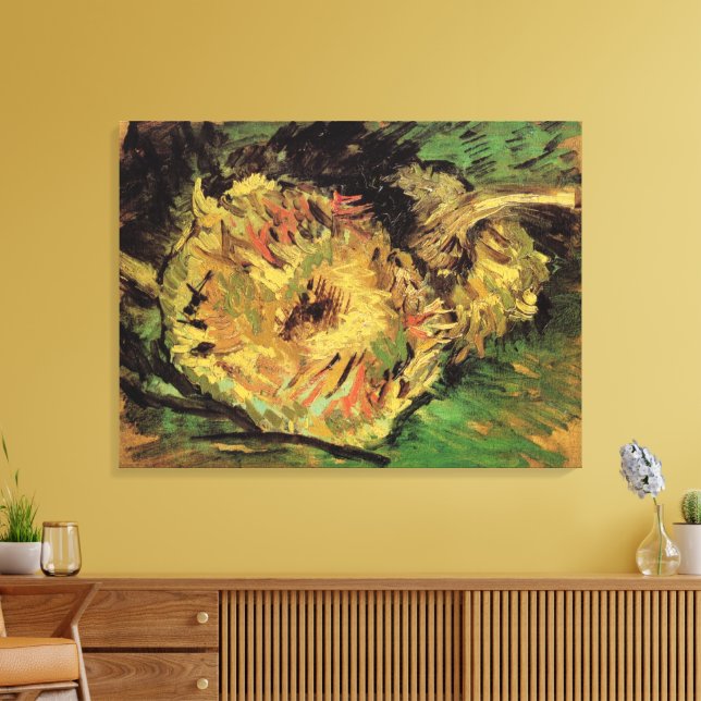 Stilleben Två skurna solrosor av Vincent van Gogh Canvastryck (Insitu (Vardagsrum))