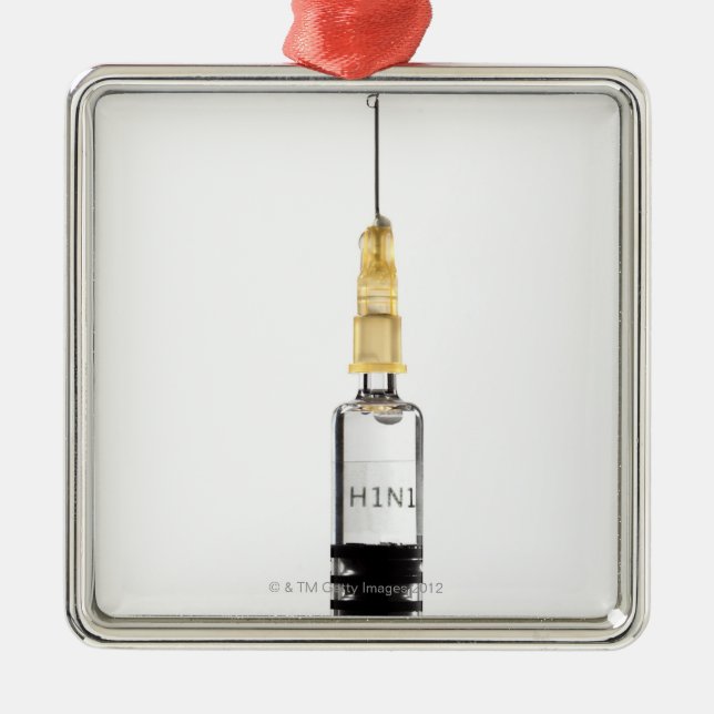 stilleben vitbakgrund julgransprydnad metall (Framsidan)