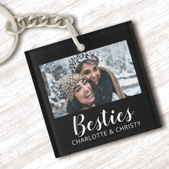 Stilren modern bild på bästa vänner manus (A black and white minimalist Best Friend "Besties" Keychain. Personalize it with your photo and name)