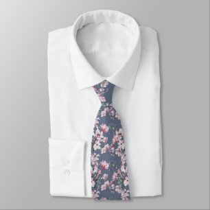 Stilrent blommotiv med fåglar i rosa och blå mönst slips