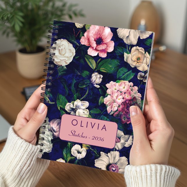 Stilrent rosa blommönster med monogram anteckningsbok (Skapare uppladdad)