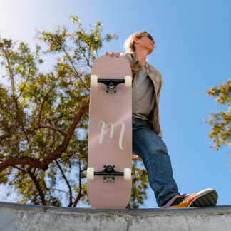 Stilrent rosa metalliskt ljust grått monogram mini skateboard bräda 18,5 cm