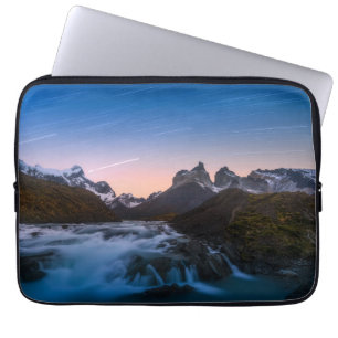 Stjärnaslingor över Torres Del Paine Laptop Sleeve