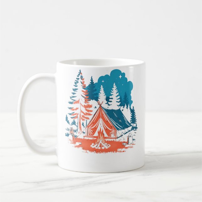 Stjärnbelyst camping tält lägereld och tallar även kaffemugg (Vänster)