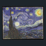 Stjärnkvällstryck Poster<br><div class="desc">Vincent van Gogh målade Stjärnenatt medan han var på asylen i Saint-Rémy 1889. Vincents rum på asylen i Saint-Rémy hade utsikt mot den östra himlen. Han målade Stjärnenatt som en panoramautsikt som sträckte sig ut i en nästan oändlig fjärran under en orolig himmel som brann av stjärnor.</div>