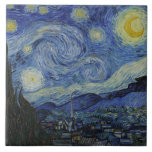 Stjärnnatten (Vincent van Gogh) (Berömd Art) Kakelplatta<br><div class="desc">Den här utformningen har en berömd som målas av den nederländske postimpressionisten Vincent van Gogh (1853-1890). Det skildrar synen från det öster-vända fönstret på hans asylrum på Saint-Rémy-de-Provence alldeles före soluppgången. van Gogh lade också till en imaginär by på scenen. "Starry Natt" är en av de mest kända målningarna i...</div>