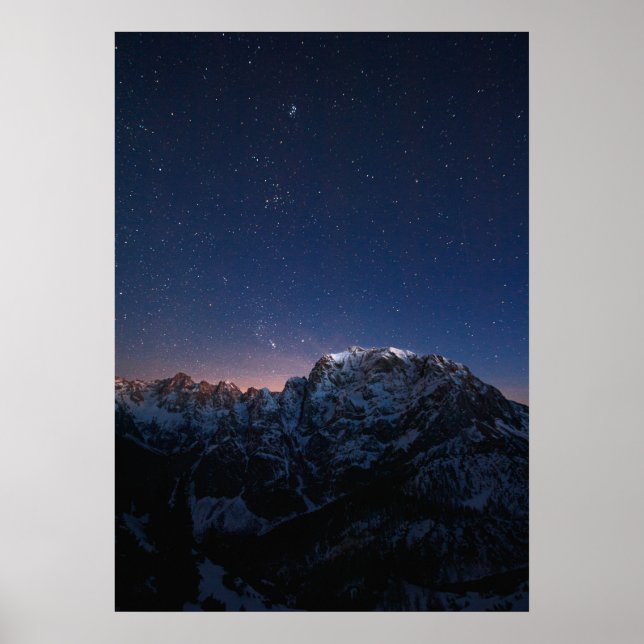 Stjärnor och snöiga berg poster (Framsidan)