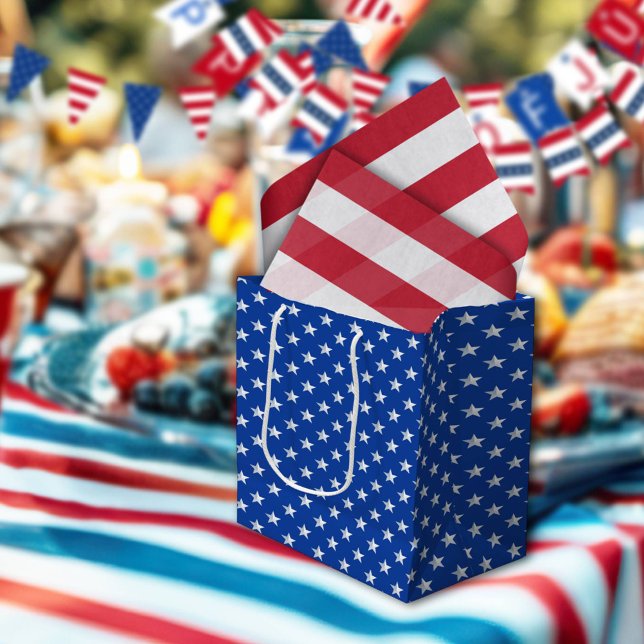 Stjärnspäckade silverstjärnor på marinblå American (Skapare uppladdad)