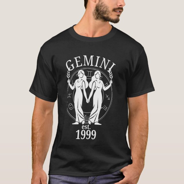 Stjärntecken Tvillingar födda 1999 T Shirt (Framsida)