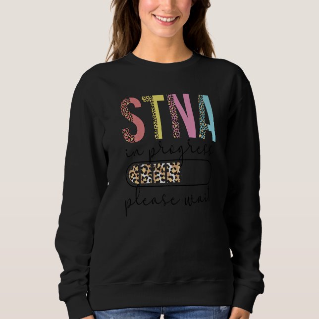STNA In Progress State Tested Nursing Assistant T Shirt (Framsida)