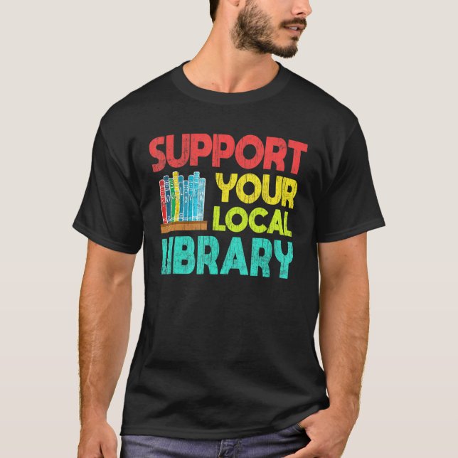Stöder dina lokala Bibliotek Bok-läsare T Shirt (Framsida)