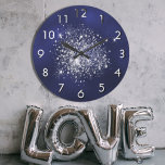Stoft från Blue silver glitter Stor Klocka<br><div class="desc">En chic blå bakgrund,  dekorerad med faux silver glitter damm. Den blå färg är ojämn.</div>