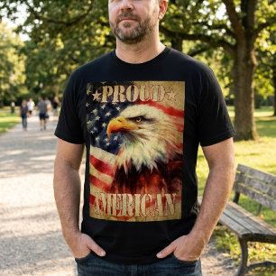 Stolt amerikan. Vitvingad örn och USA:s flagga  T Shirt