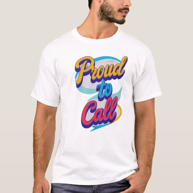 “Stolt att kalla” T Shirt (Framsida)