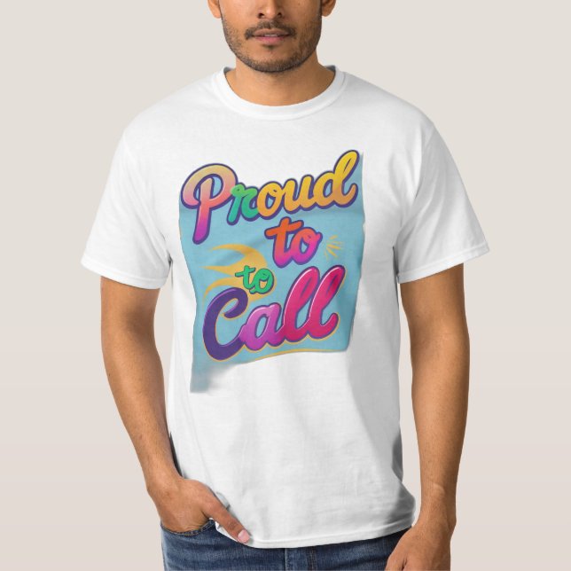 “Stolt att kalla” T Shirt (Framsida)
