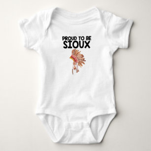 Stolt att vara Bodysuit för Sioux indianbaby Tröja