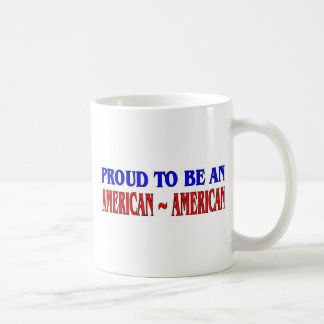 Stolt att vara en American~American Kaffemugg