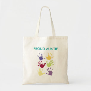 STOLT AUNTIE BÄRA PÅ TYGKASSE