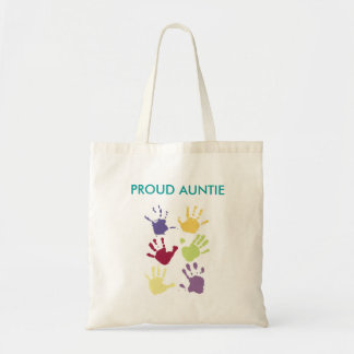 STOLT AUNTIE BÄRA PÅ TYGKASSE