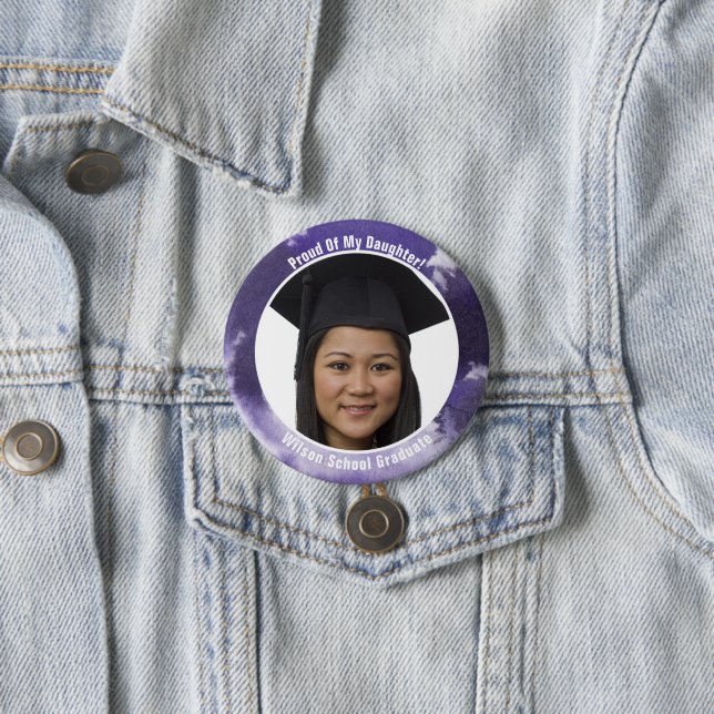 Stolt av ditt doktorand- foto knäppas lilor knapp (In Situ)