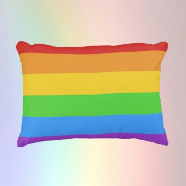 Stolt Bekvämlighet: Regnbågsflagga Prydnadskudde (Skapare uppladdad)