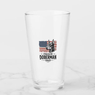 Stolt Dobermannpappa Vintage Flagga Vektor Design_ Glaskopp