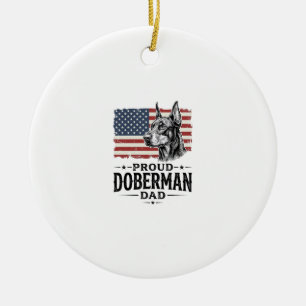 Stolt Dobermannpappa Vintage Flagga Vektor Design_ Julgransprydnad Keramik