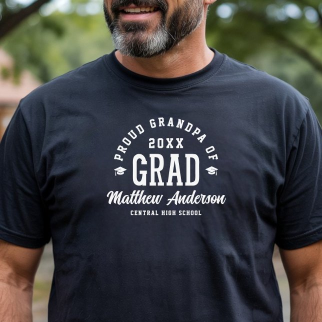 Stolt farfar Examen Varsity Typografi Utexaminerad T Shirt (Skapare uppladdad)