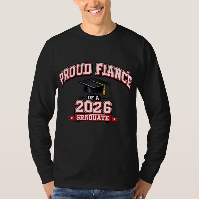 Stolt fästman till en 2026 års examen varsity t shirt (Framsida)
