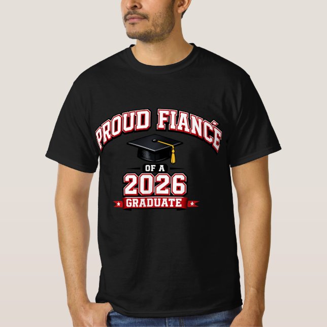 Stolt fästman till en 2026 varsity-examen t shirt (Framsida)