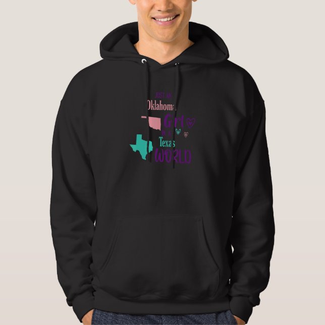 Stolt flicka Bara en Oklahoma-flicka i en Texas-vä Hoodie (Framsida)