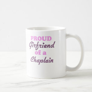 Stolt flickvän av en kaplan kaffemugg