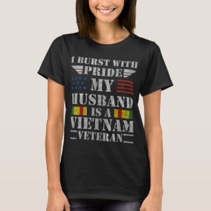 Stolt fru av en T-tröja för Vietnam veteranmake T Shirt
