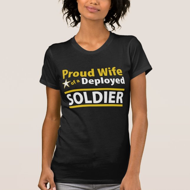 Stolt fru av en utplacerad soldat t shirt (Framsida)