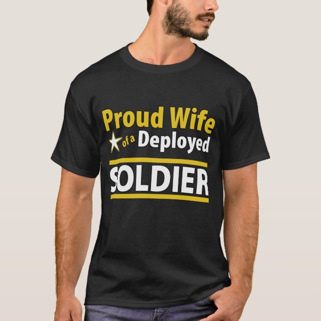 Stolt fru av en utplacerad soldatskjorta tee (Framsida)