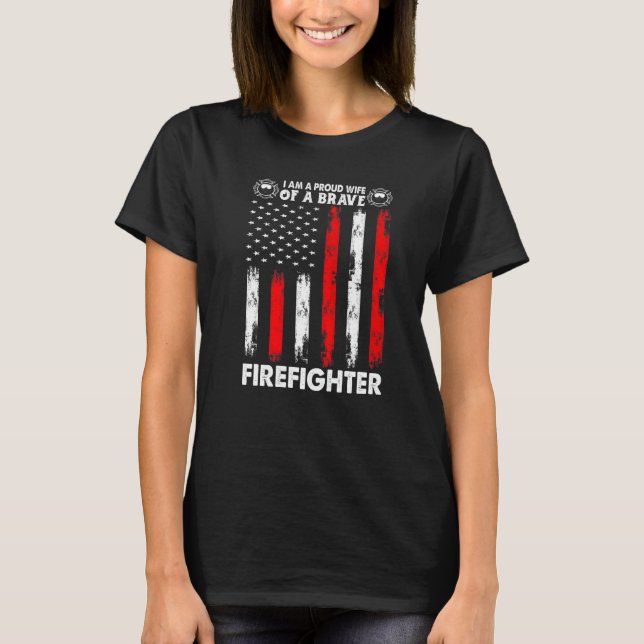 Stolt fru till en brandman   t shirt (Framsida)