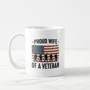 Stolt fru till en veteran patriotisk skjortdesign kaffemugg