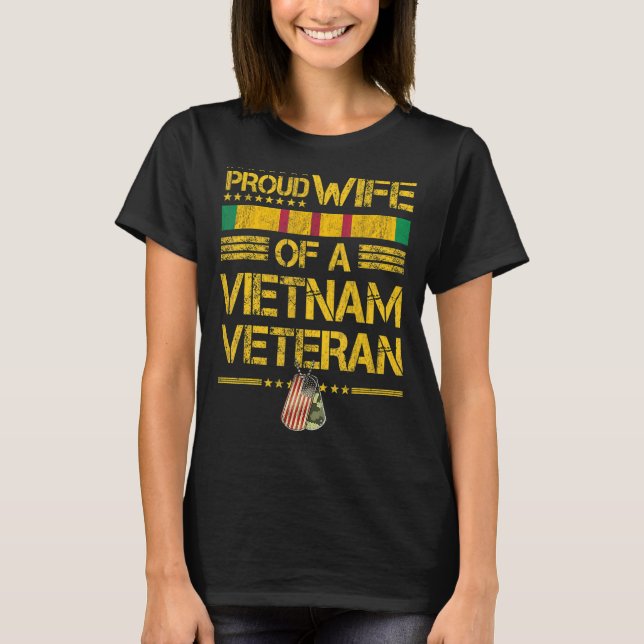 Stolt fru till en Vietnamveteran Min man är en han T Shirt (Framsida)