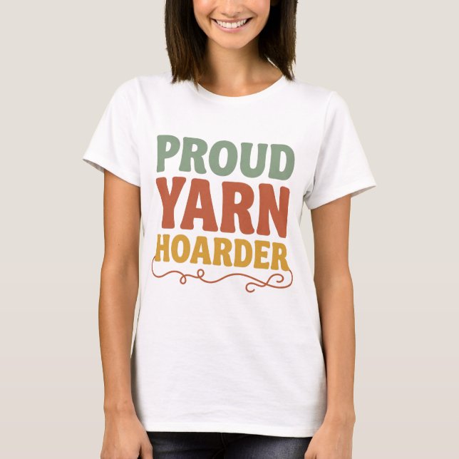 Stolt Garn Samlare Rolig Stickning  T Shirt (Framsida)